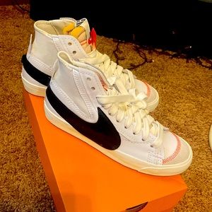 Brand new, never worn nike mid blazer Large swoop for sale or trade